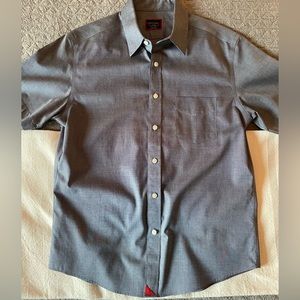 UNTUCKit Men’s Small Slim Fit, Wrinkle Free, Cotton Short Sleeve Button Down